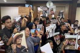 Aktivis Unri Khariq Anhar Harus Bolak-balik Jakarta, Vonis Kembali Ditunda