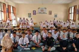 Fisika Tak Lagi Rumit, Dosen Unri Ajak Siswa Belajar Lewat Eksperimen